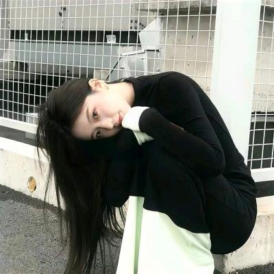 一线女星与前任深夜同框，工作室紧急辟谣，凌晨持续发酵